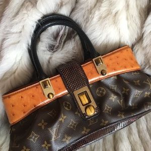 LOUIS VITTON PURSE Never Used, PERFECT CONDITION